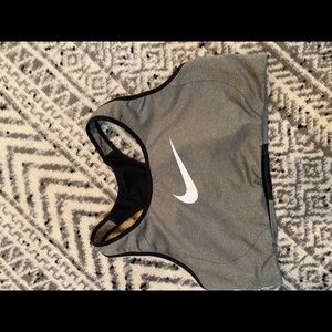 Nike sports bra size L